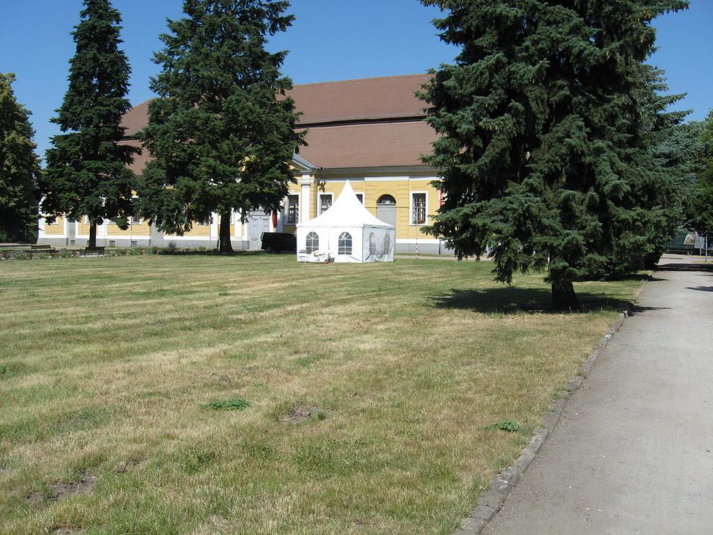 Guest House Schloßwache-Zerbst Exterior foto